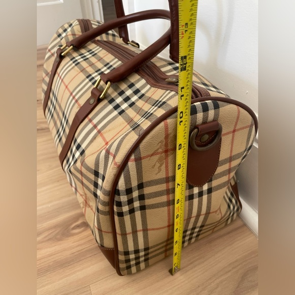 BURBERRY vintage 
BROWN HAYMARKET CHECK COATED CANVAS DUFFLE BAG - Picture 14 of 16